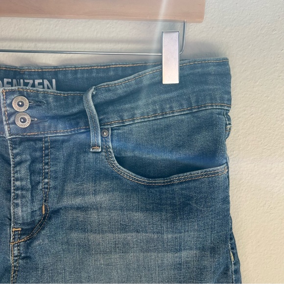 Denizen from Levi's Women's Classic Blue Jean Shorts - Picture 2 of 10